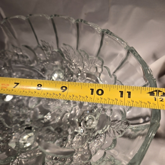 Vintage Indiana Clear Glass Four Footed Fruit Serving Bowl - Picture 3 of 7